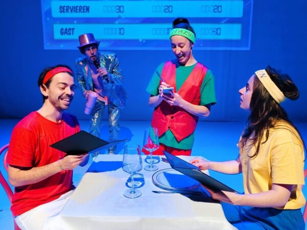 Szenenfoto aus "Das Haar in der Suppe" von Kompanie Freispiel im Dschungel Wien