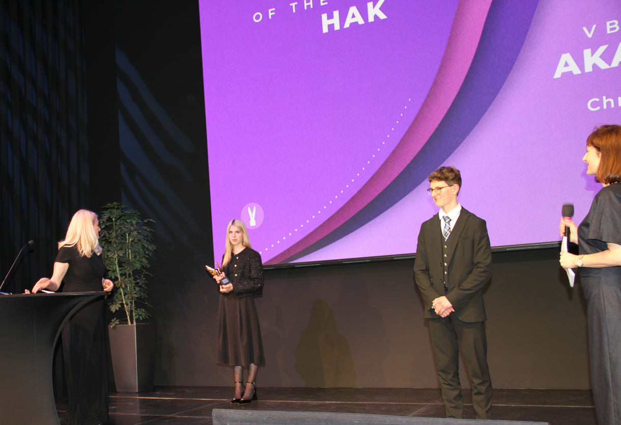 HAK-Merkur-Preisträger Christoph Jethan, seine Laudatorin: Erika Geier-Tschernig von der Bäckerei-Kette