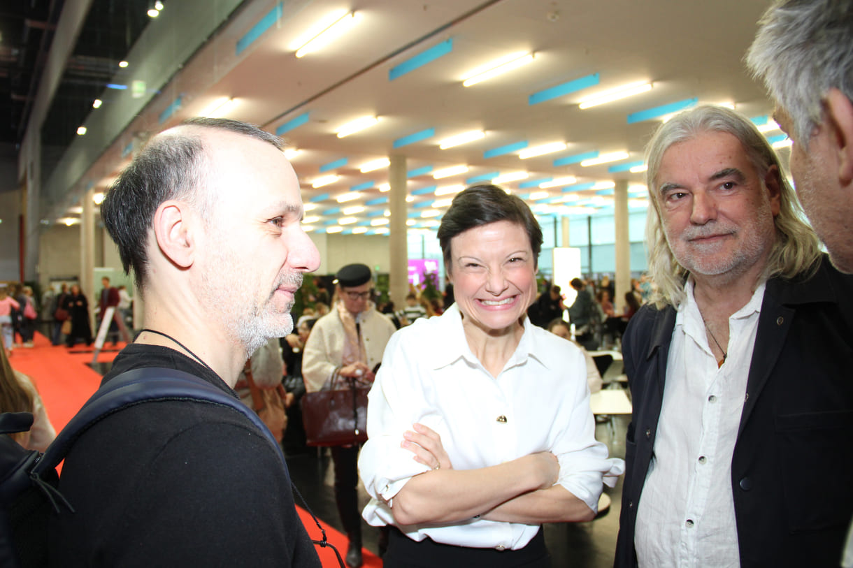 Autor:innen Michael Hammerschmid, Lena Raubaum, Heinz Janisch und Jurymitglied Klaus Nowak