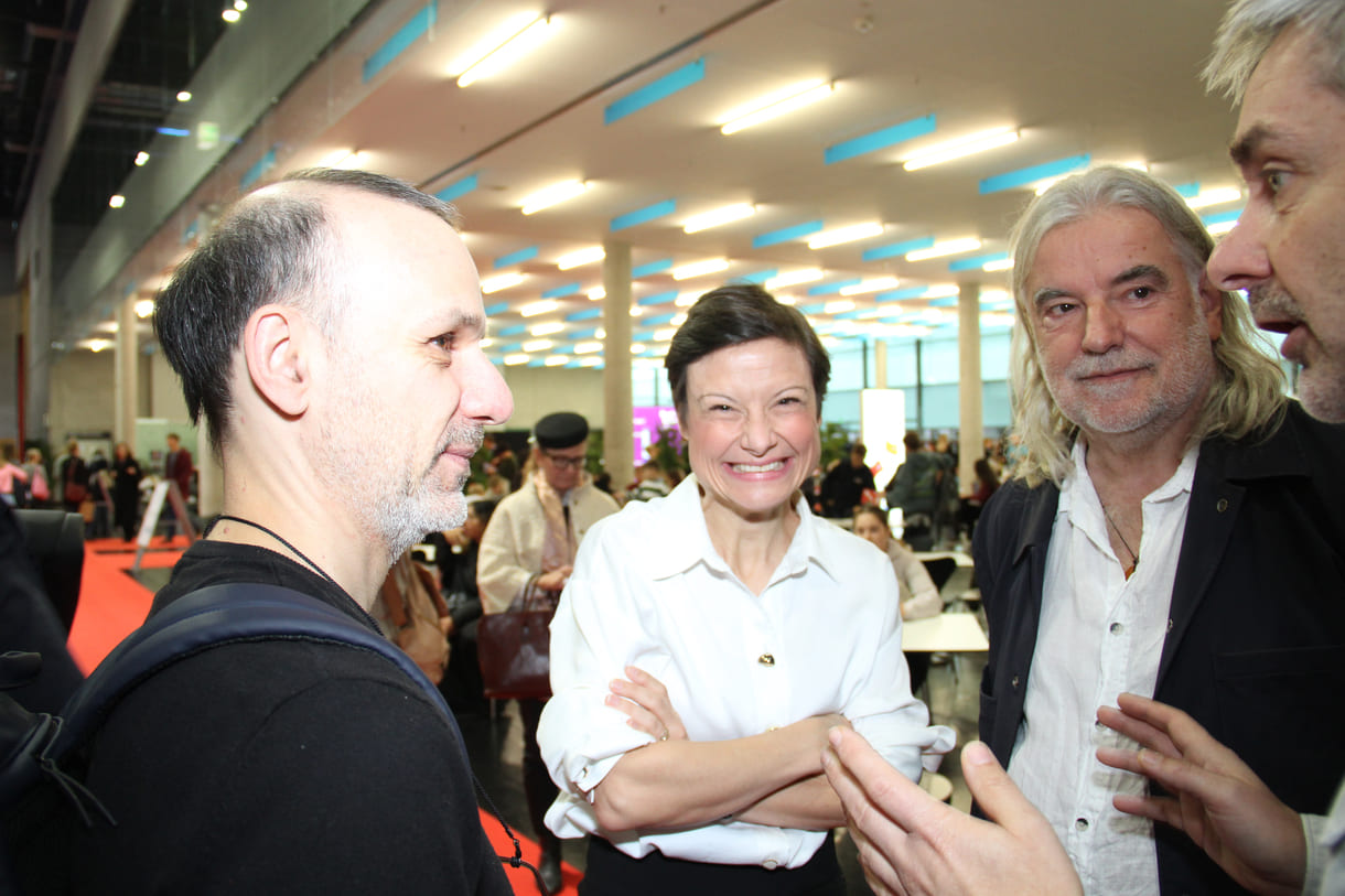 Autor:innen Michael Hammerschmid, Lena Raubaum, Heinz Janisch und Jurymitglied Klaus Nowak