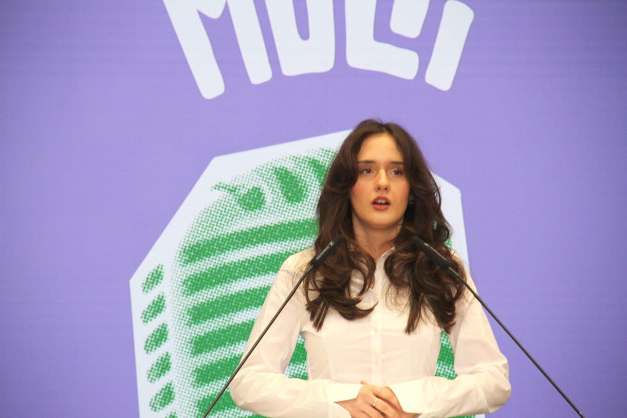 Hana Cunaku (GRG 21) hielt ihre Rede auf Albanisch ebenso wie auf Deutsch