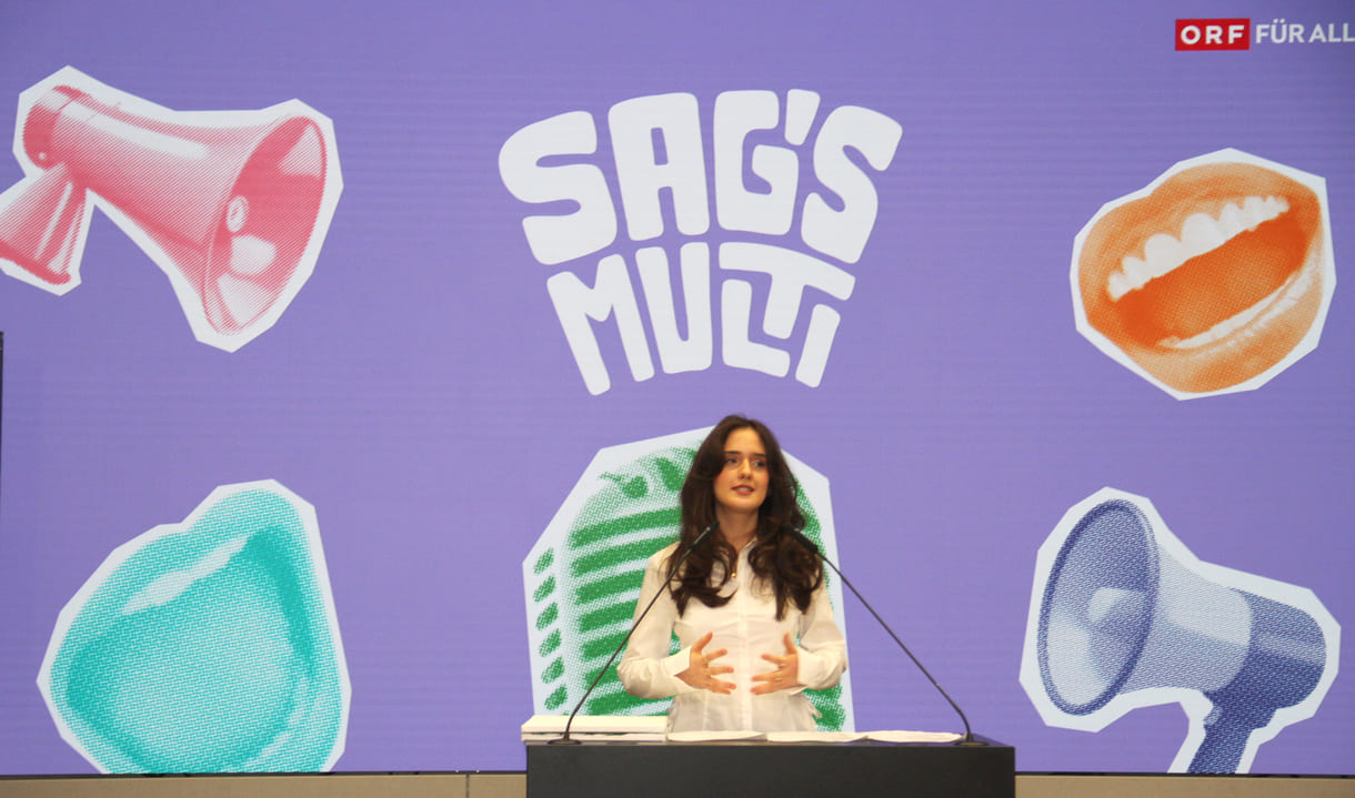 Hana Cunaku (GRG 21) hielt ihre Rede auf Albanisch ebenso wie auf Deutsch