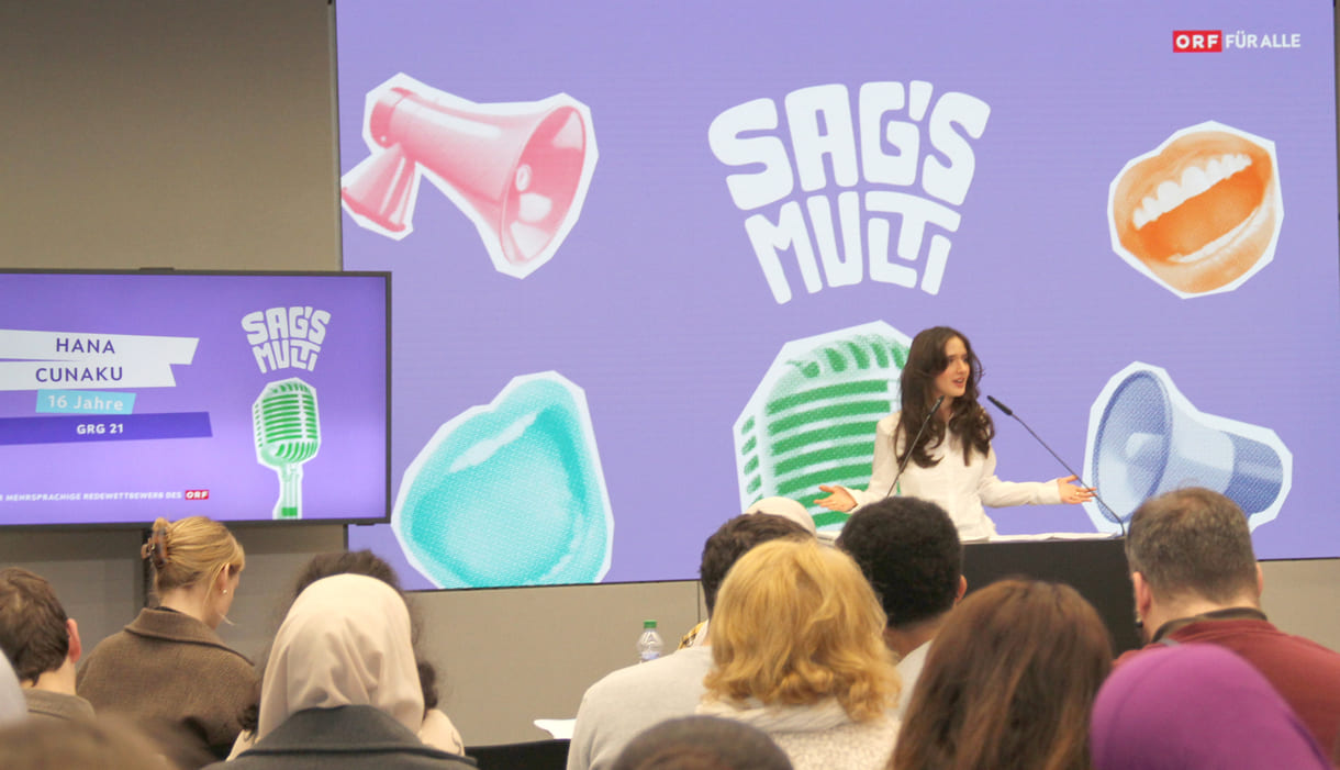 Hana Cunaku (GRG 21) hielt ihre Rede auf Albanisch ebenso wie auf Deutsch