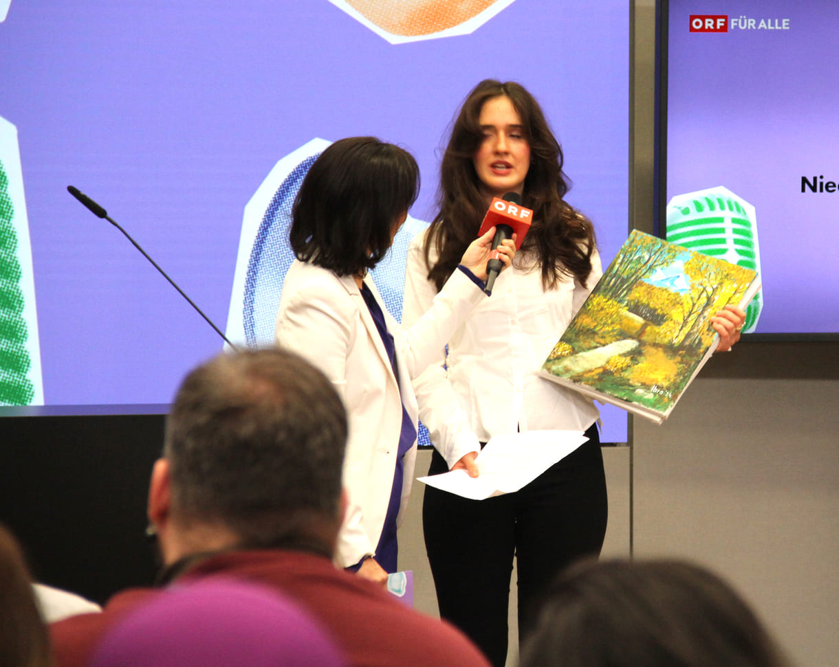 Hana Cunaku (GRG 21) hielt ihre Rede auf Albanisch ebenso wie auf Deutsch