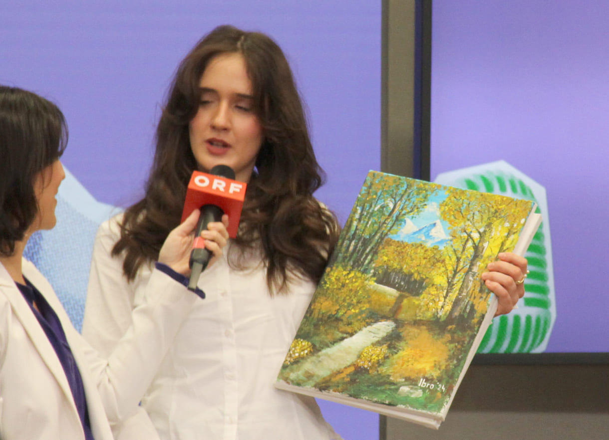 Hana Cunaku (GRG 21) hielt ihre Rede auf Albanisch ebenso wie auf Deutsch