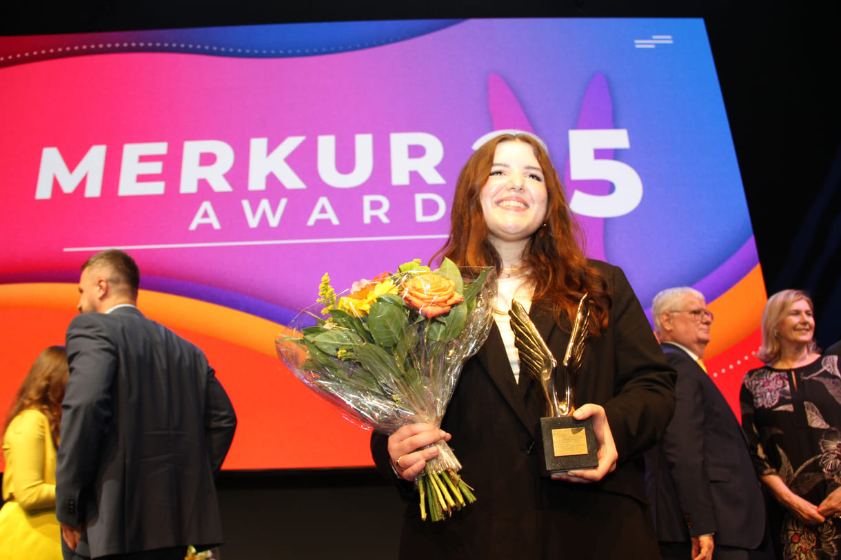 Beste aus den Handelsschulen: Arietta Stiblo mit Merkur und Blumen