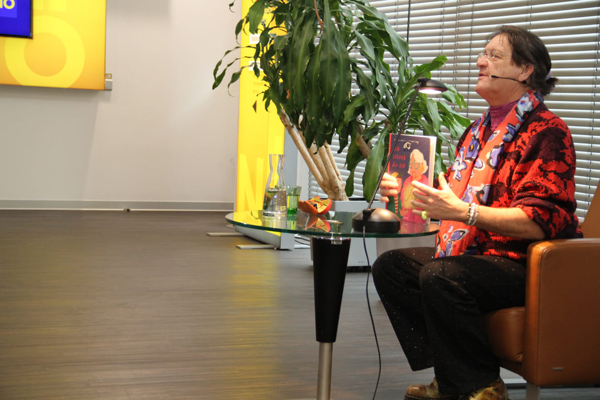 Thomas-Johanna Hauck bei seiner KiJuBu-Lesung im Foyer des ORF-Landesstudios NÖ im St. Pöltner Kulturbezirk