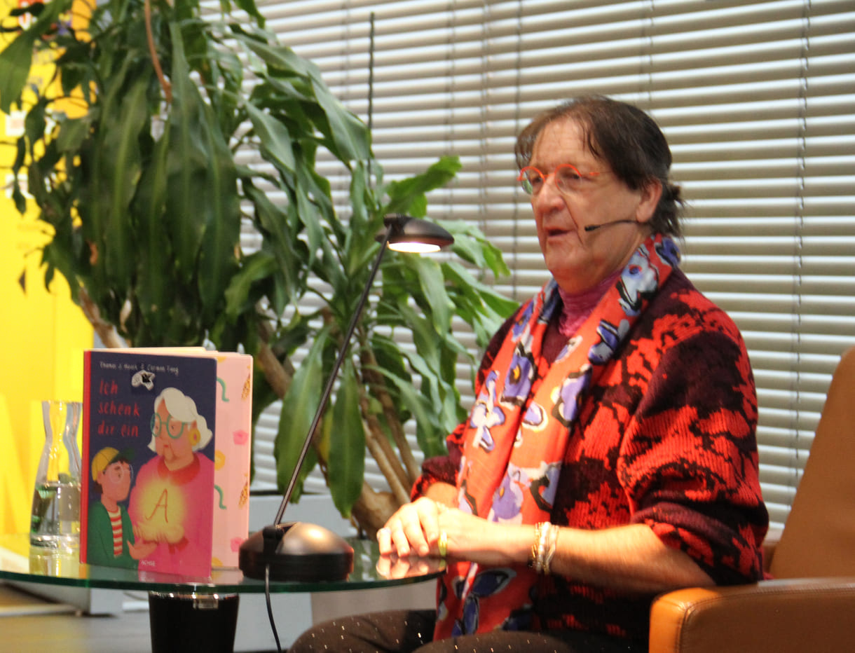 Thomas-Johanna Hauck bei seiner KiJuBu-Lesung im Foyer des ORF-Landesstudios NÖ im St. Pöltner Kulturbezirk