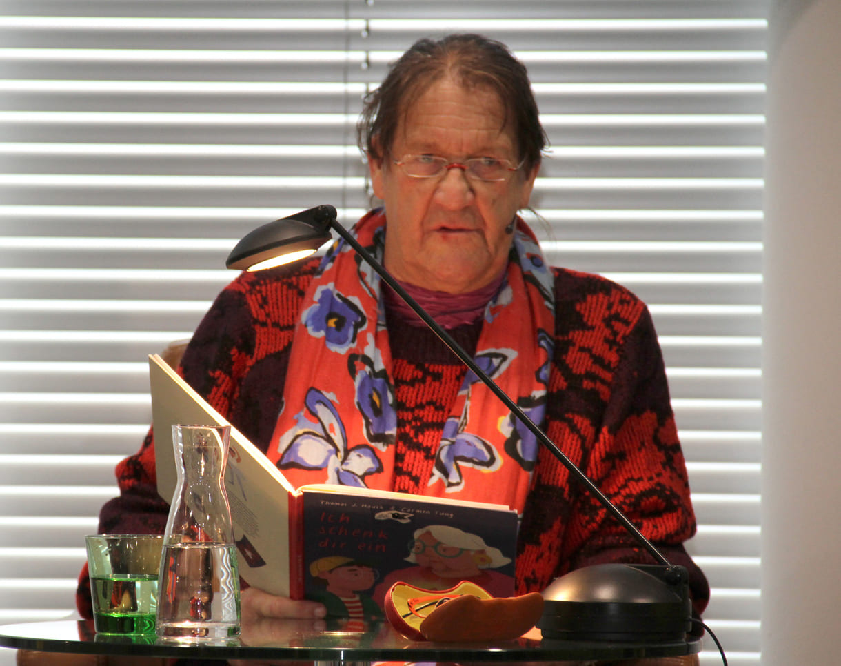 Thomas-Johanna Hauck bei seiner KiJuBu-Lesung im Foyer des ORF-Landesstudios NÖ im St. Pöltner Kulturbezirk