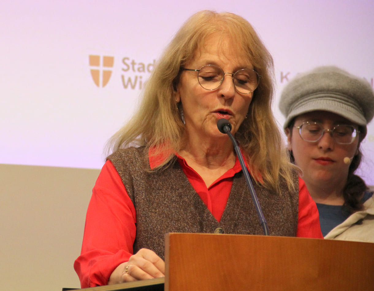 Würdigungsrede für Monika Hochgrubers Text durch Jurorin Bettina Hering