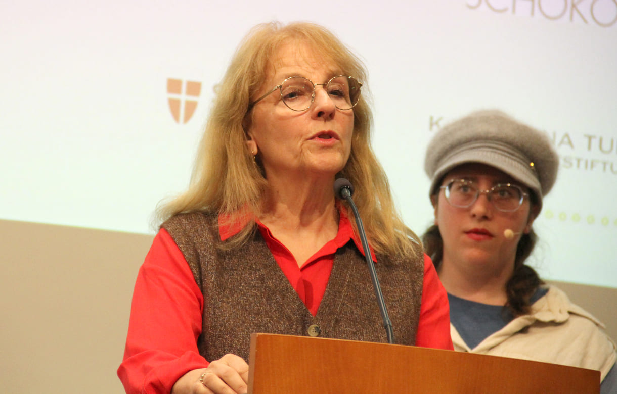 Würdigungsrede für Monika Hochgrubers Text durch Jurorin Bettina Hering