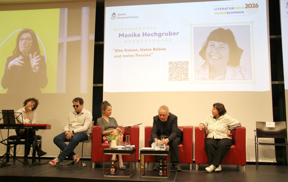 Monika Hochgruber, die einen von drei Hauptpreisen gewonnen hat und die beiden Schauspieler:innen, die die Texte lesen sowie zwei Musikern