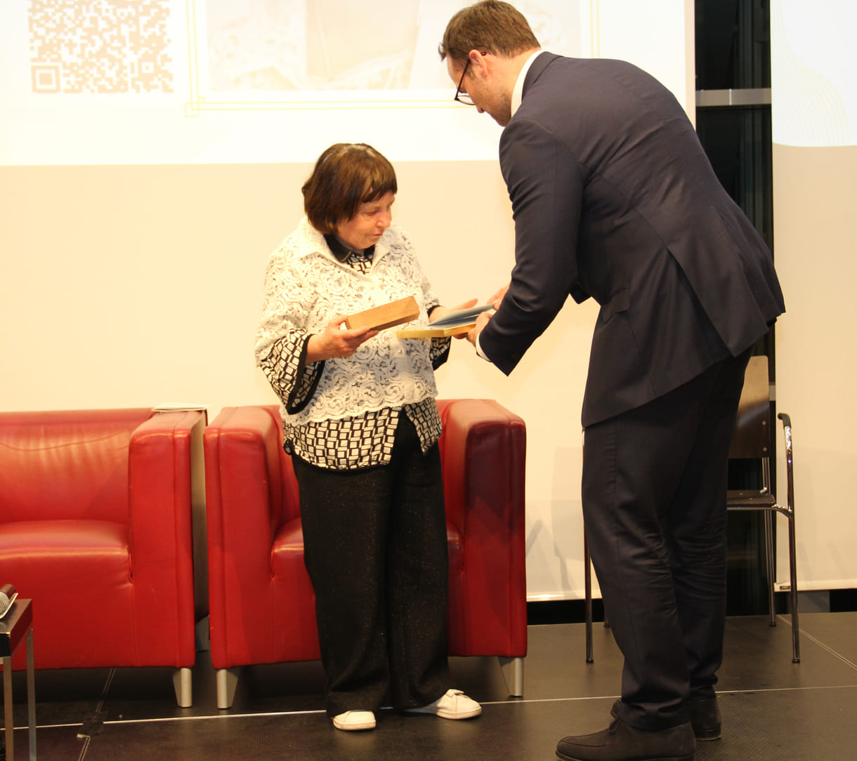 Preisübergabe an Monika Hochgruber