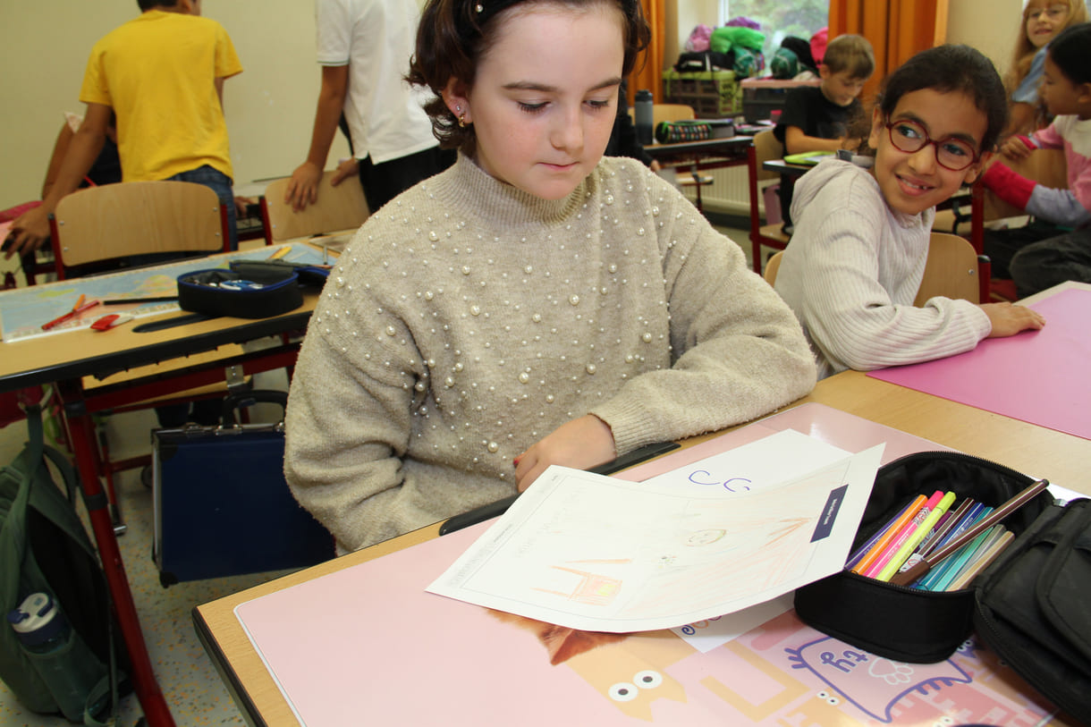 Volksschulkinder malen ihren jeweils größten Traum - und das für einen guten Zweck