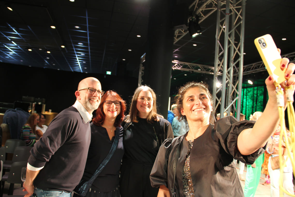 Neos-Gemeinderat Lukas Burian, Landesjugendreferentin Brigitte Bauer-Sebek, SPÖ-Gemeinderätin Marina Hanke und Jugendzentren-Geschäftsführerin Manuela Smertnik (beim Selfie)