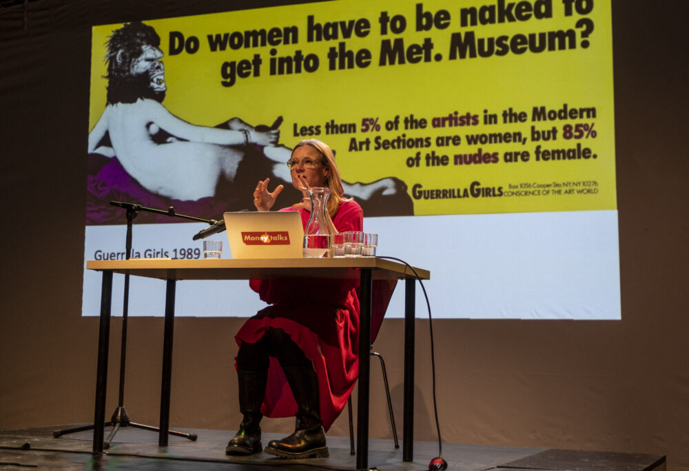 Berenica Pahl refereierte über Humortheorien und weiblichen humoristischen Widerstand