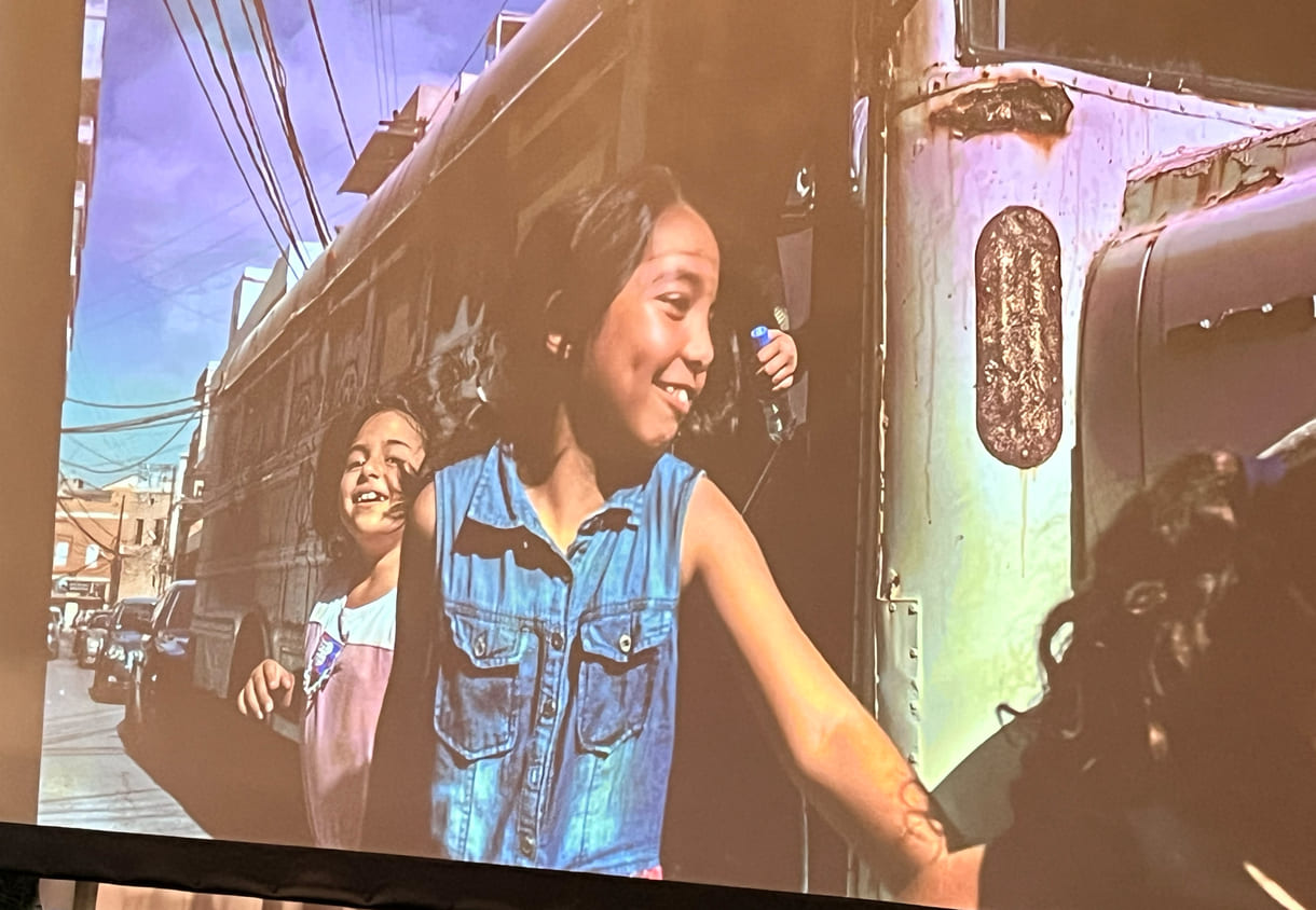 Foto von der Projektion von Fotos des Gewinners Diego Ibarra Sánchez