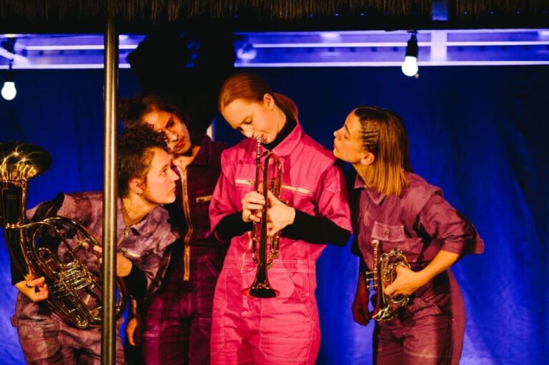 Szenenfoto aus "Im Untergrund" von Theater Nuu im Dschungel Wien