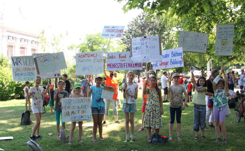 Protestaktion gegen Stundenkürzungen in Volksschulen