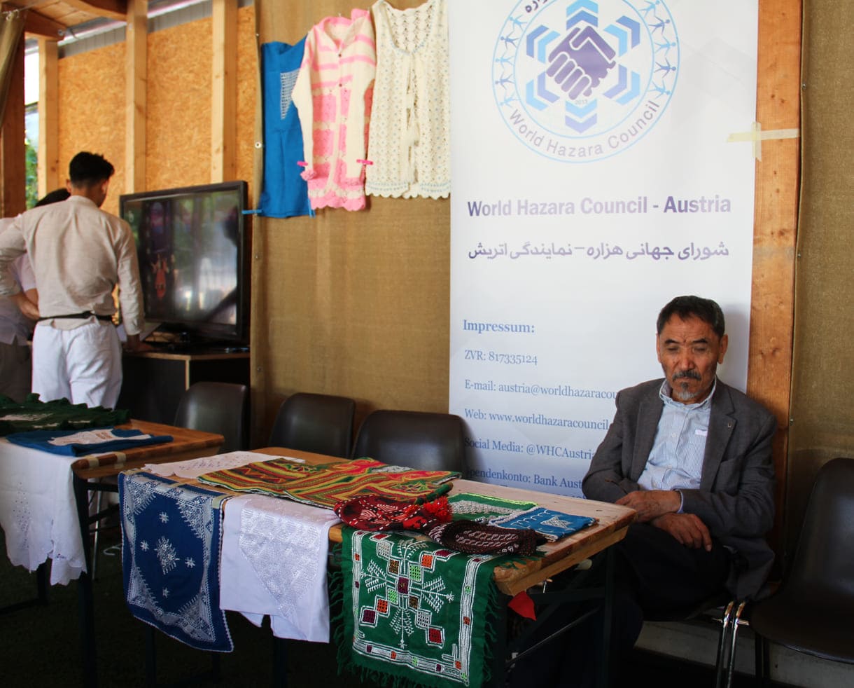 Infostand der Österreich-Abteilung des Welt-Hazara-Councils
