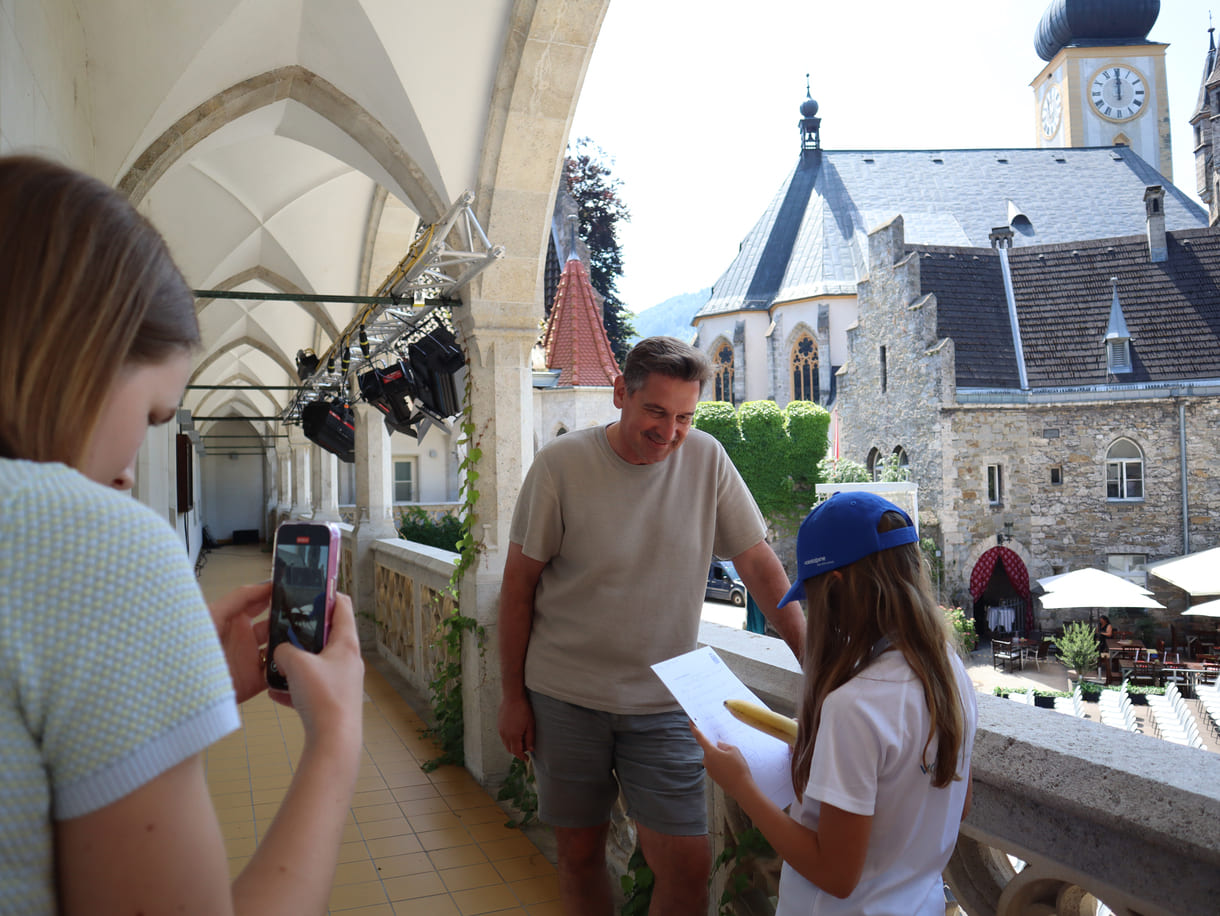 Jüngst-Redakteurin interviewt Bürgermeister für ein Insta-Video