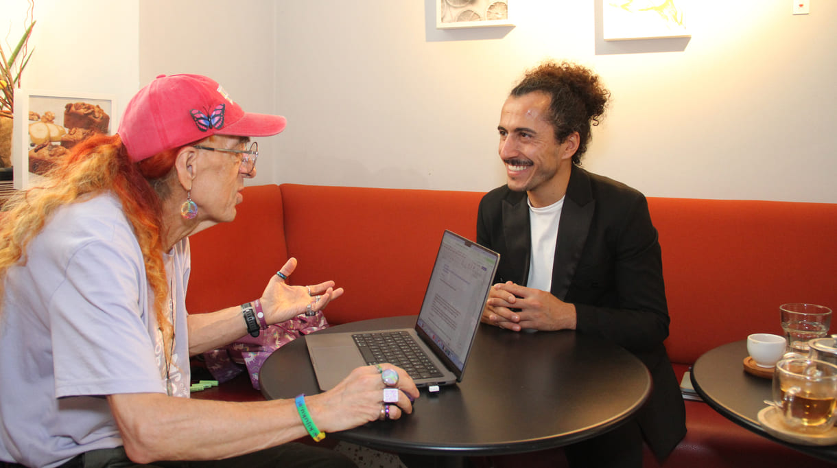KiJuKU-heinz im Interview mit dem Autor Omar Khir Alanam