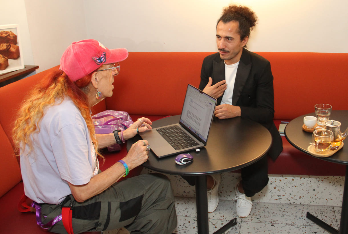 KiJuKU-heinz im Interview mit dem Autor Omar Khir Alanam