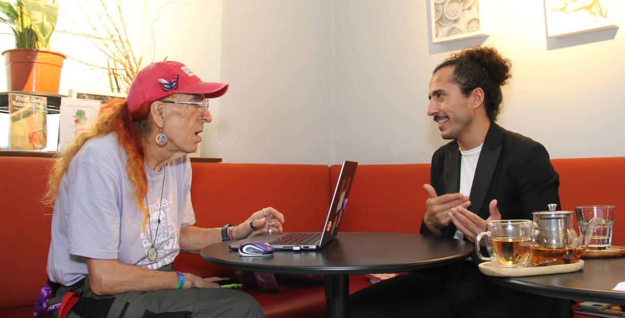 KiJuKU-heinz im Interview mit dem Autor Omar Khir Alanam