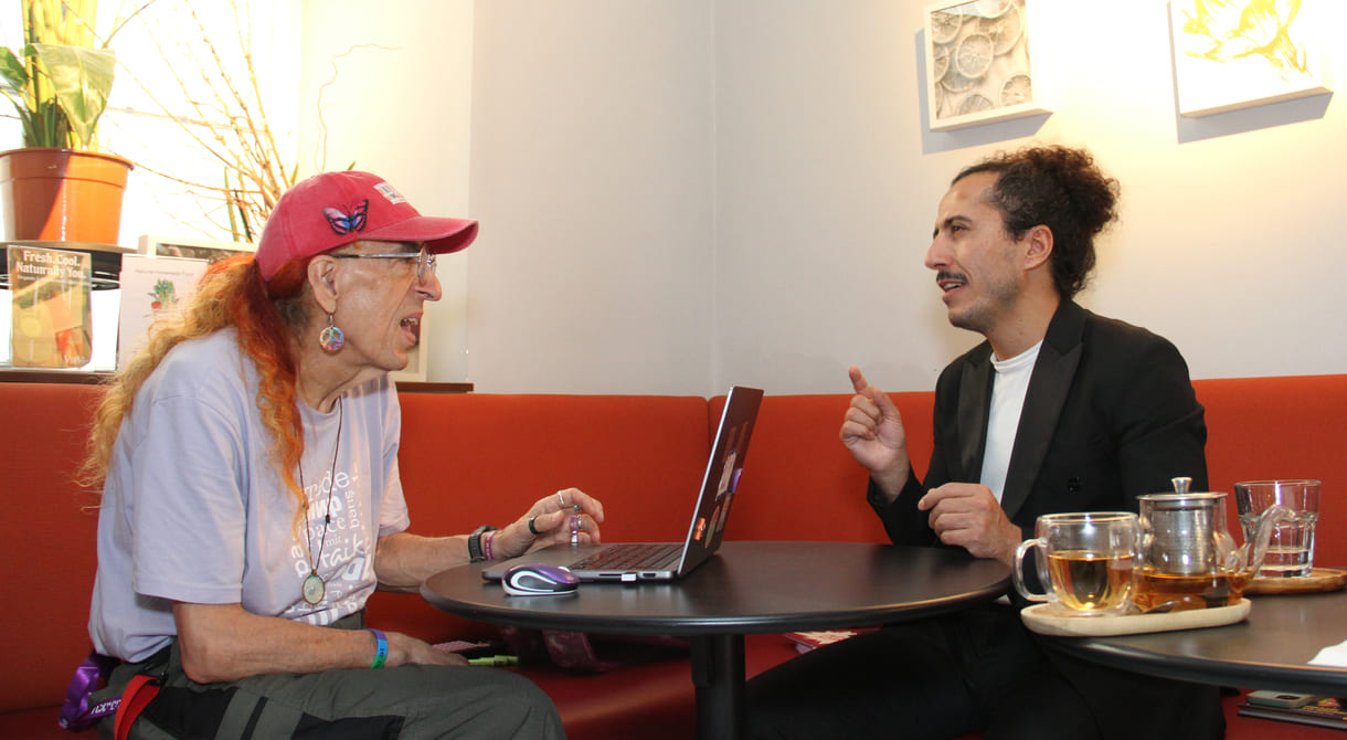 KiJuKU-heinz im Interview mit dem Autor Omar Khir Alanam