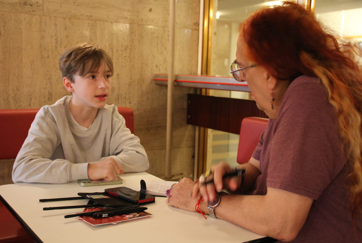 Interview mit dem Hauptdarsteller des Eröffnungsfilms, Theo Kretschmer, (links) und KiJuKU-Heinz (rechts)