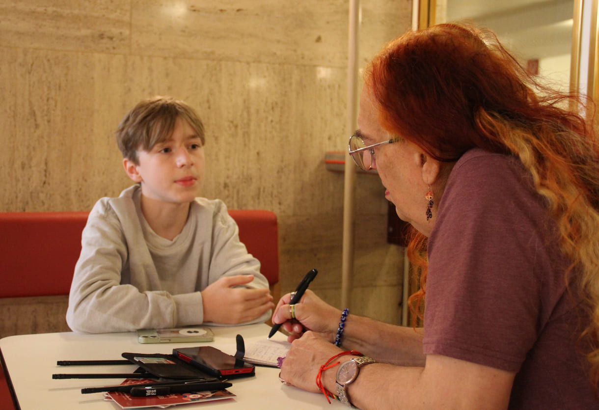 Interview mit dem Hauptdarsteller des Eröffnungsfilms, Theo Kretschmer, (links) und KiJuKU-Heinz (rechts)