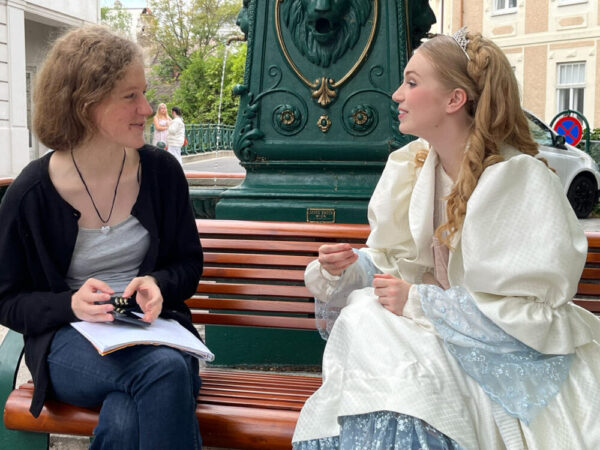 Für KiJuKU interviewte die Schülerin Stefanie Kadlec die Hauptdarstellerin im teatro-Musical Cinderella, Emily Fisher