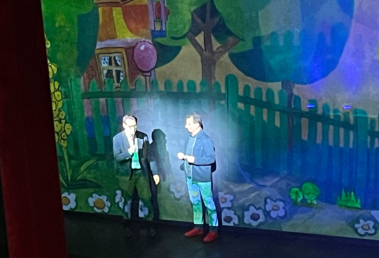 Sozusagen die Weihnachtsmänner - das Musical ist ein Geschenk der Kinderfreunde: Jürgen Czernohorszky und Christian Oxonitsch, Bundes- bzw- Wiener Landes-vorsitzende