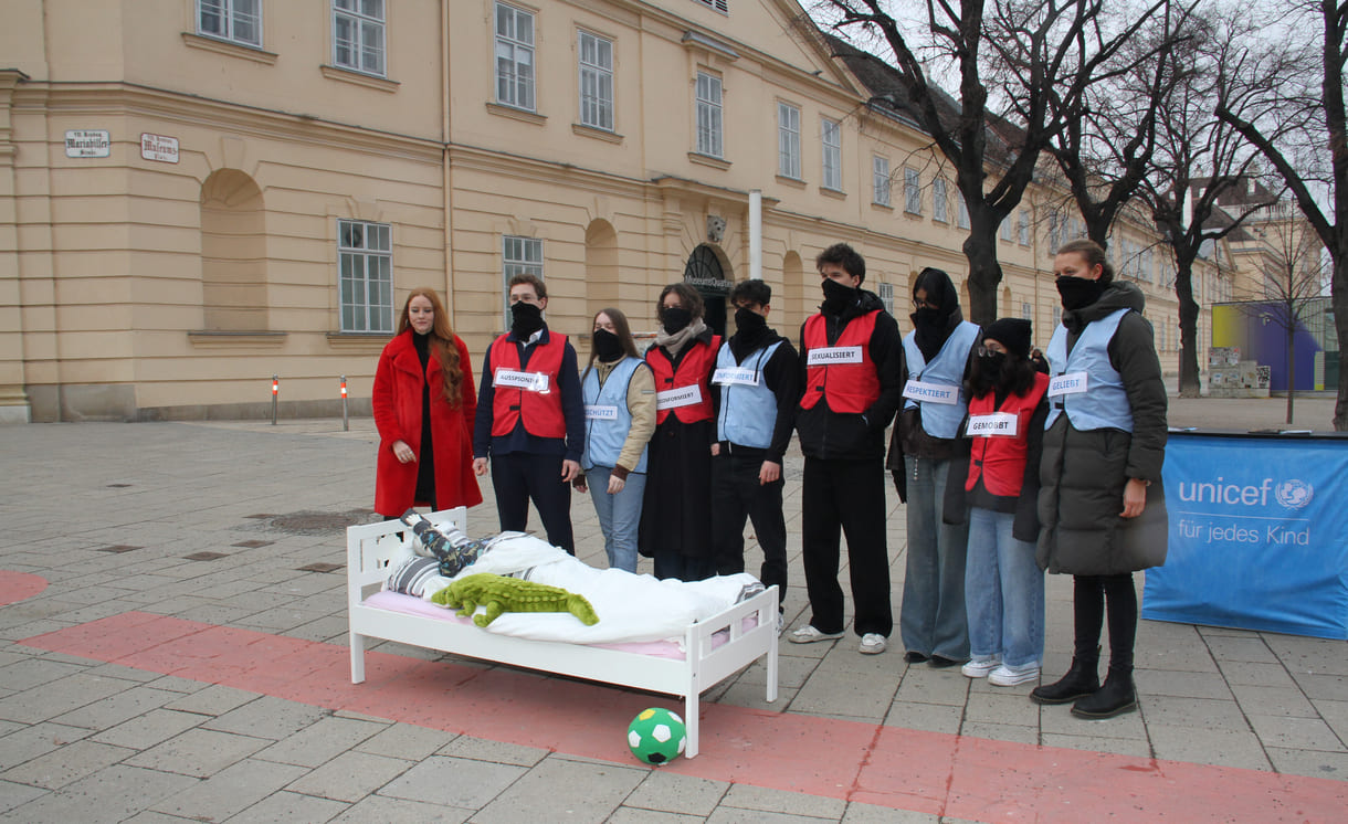 Barbara (Meier, prominente Unicef-Österreich-Ehrenbeauftragte), Florian, Sabrina, Naomi, Jad, Michael, Harleen, Jasmin und dazu noch Charlotte (bei der UN-Organisation für Jugend-Partizipation und Engagement verantwortlich)