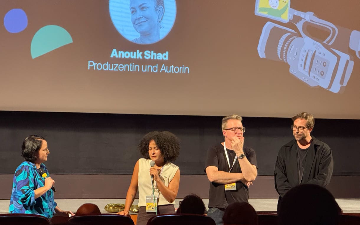 Die Expert:innen des ersten Abends: Anouk Shad, Anatol Bogendorfer und Albin Wildner mit den Moderator:innen Alexandra Valent und Christoph Rainer