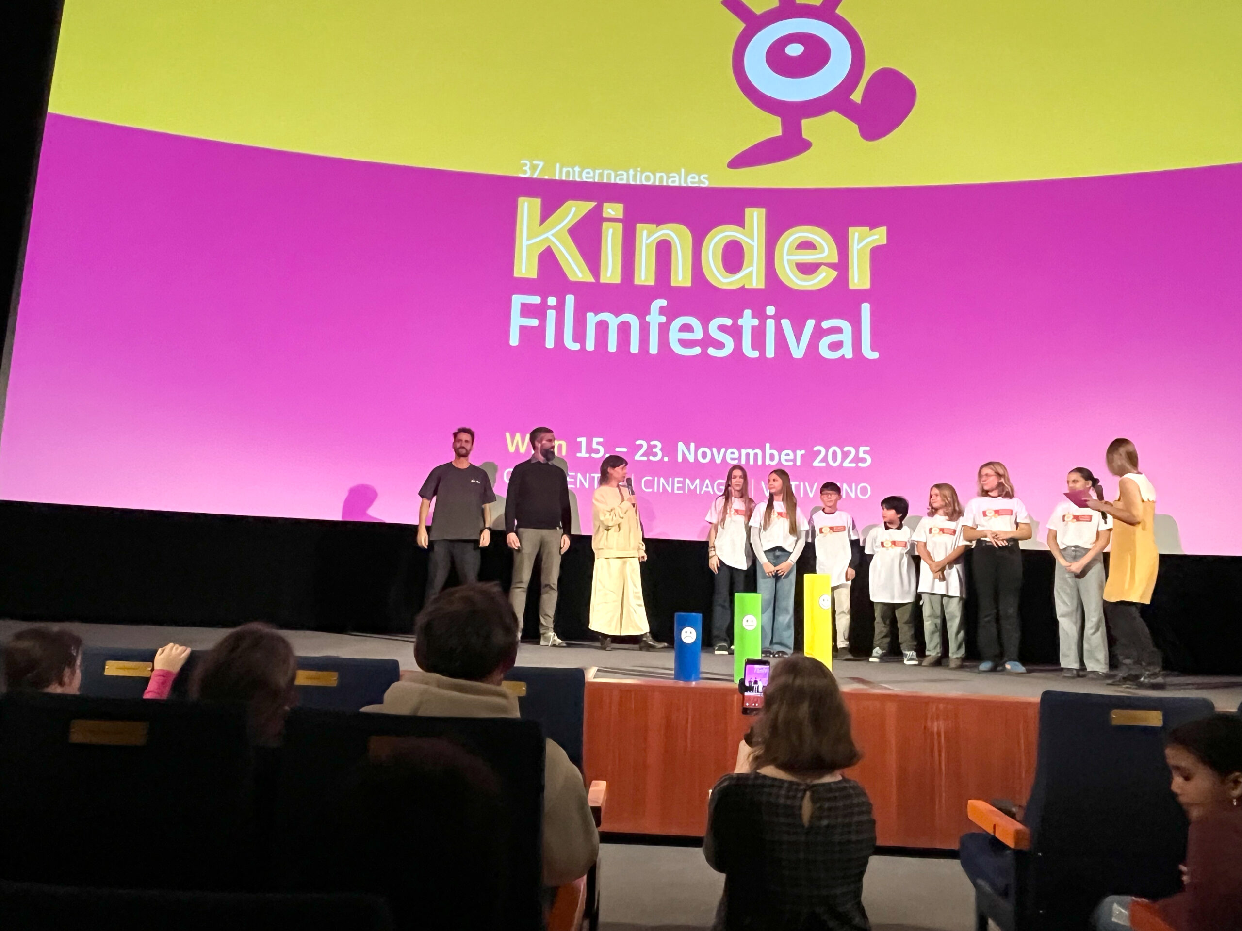 Neben der Kinderjury gibt es - heuer erstmals - auch eine Erwachsenen-Jury: Claudia, Stefan, David