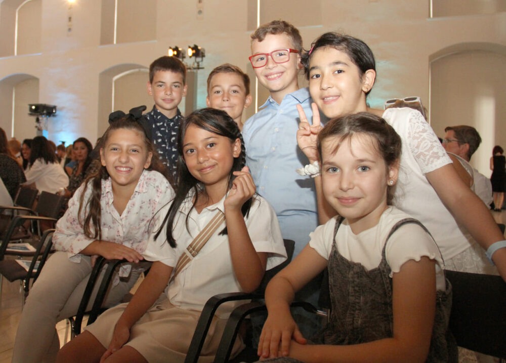 Kinder der Offenen Volksschule Am Kaisermühlendamm, die KiJuKU erzählen, was ihre Schule so besonders macht