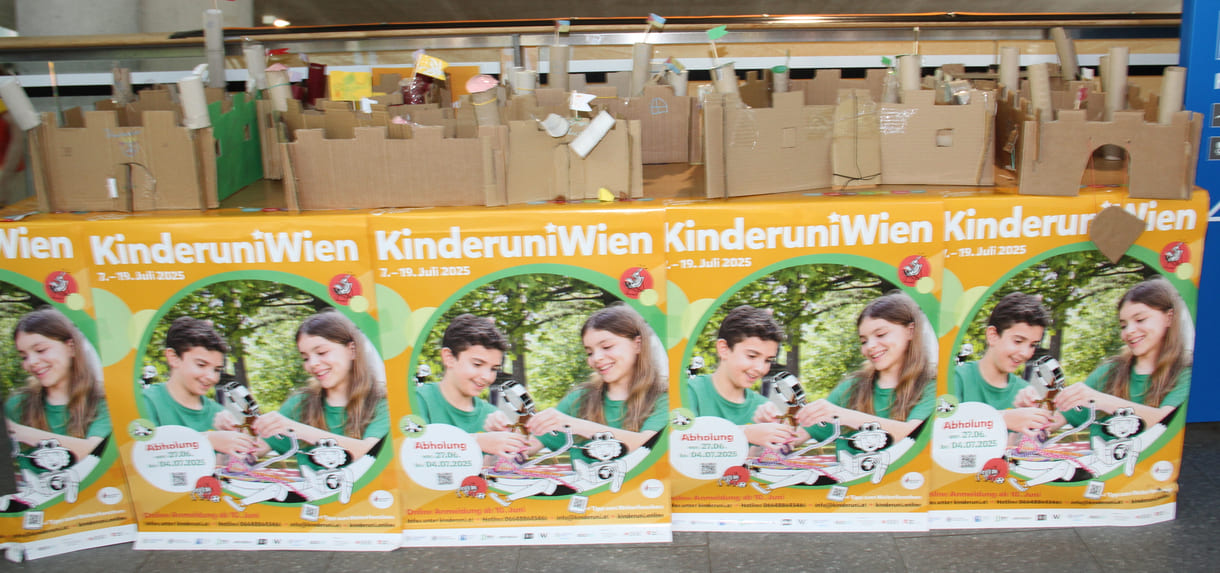 Karton-Burgen aus einer Lehrveranstaltung über Projektmanagement
