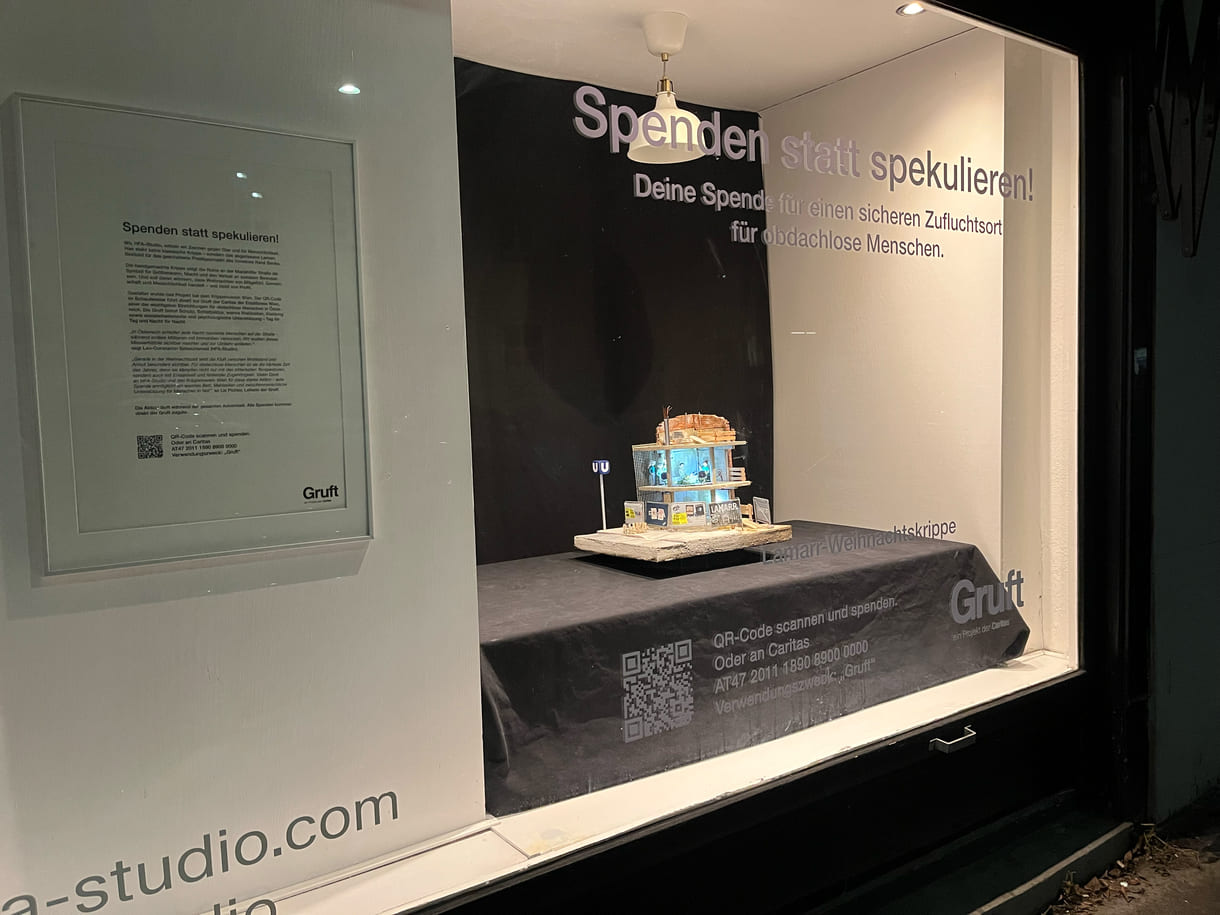 Die wohl ungwöhnlichste Weihnachtskrippe: Modell der Baustellenruine Lamarr - derzeit in einem Geschöftslokal-Schaufenster in der Burggasse