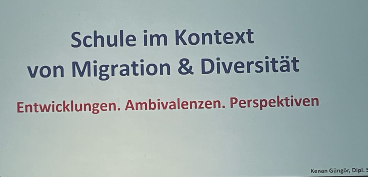 Folie des Soziologen Kenan Güngör zu Schule im Kontext von Migration und Diversität