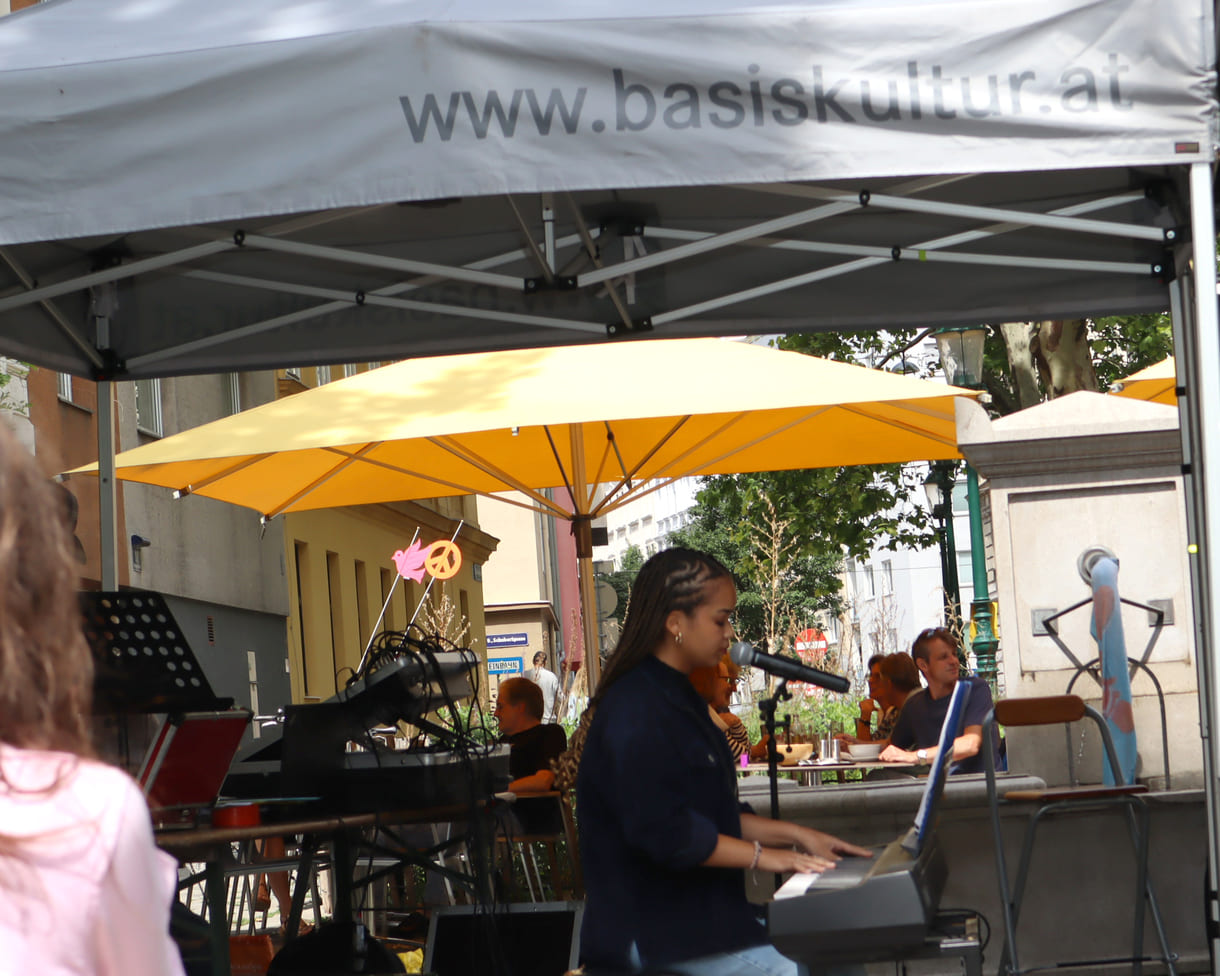 Sang und begleitete sich selber am Klavier: Kiara Placzek