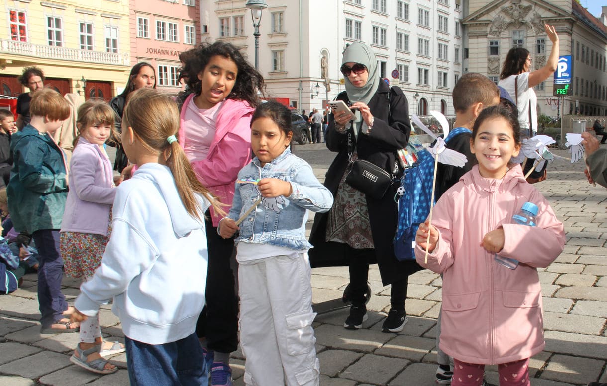 Friedensbewegte Kinder und Jugendliche in der Wiener Innenstadt