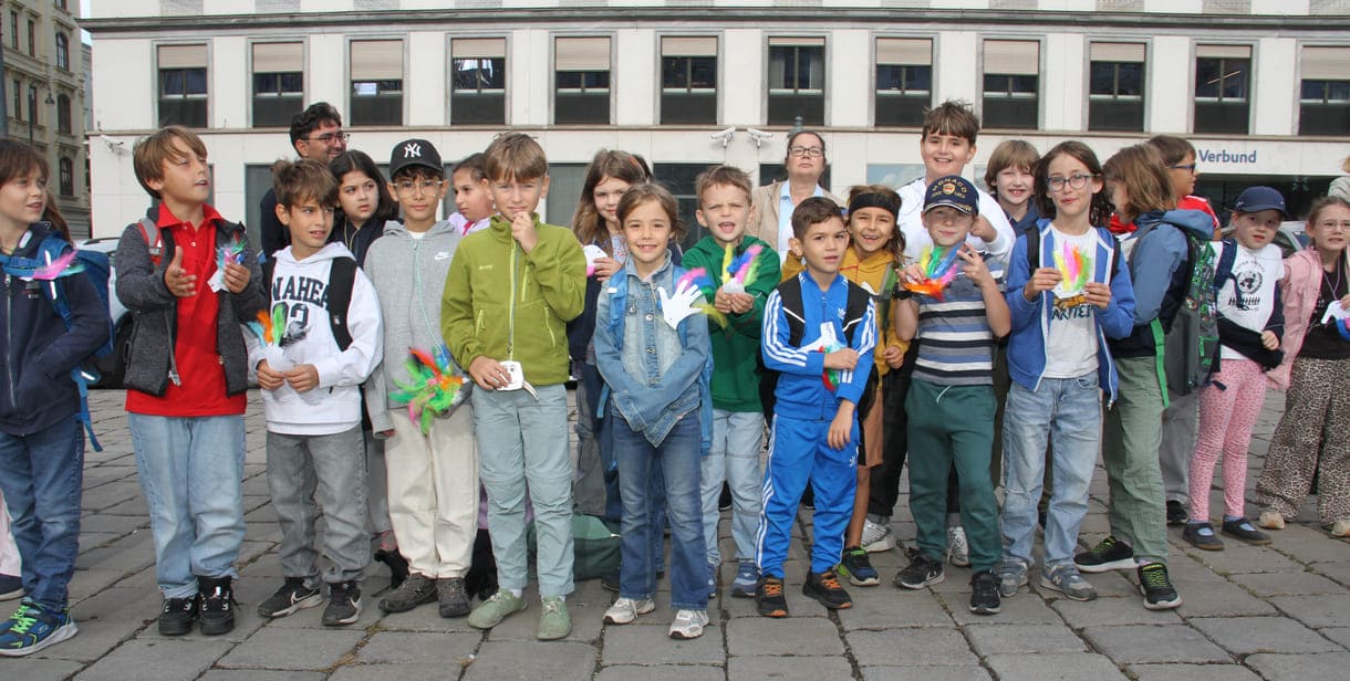Friedensbewegte Kinder und Jugendliche in der Wiener Innenstadt