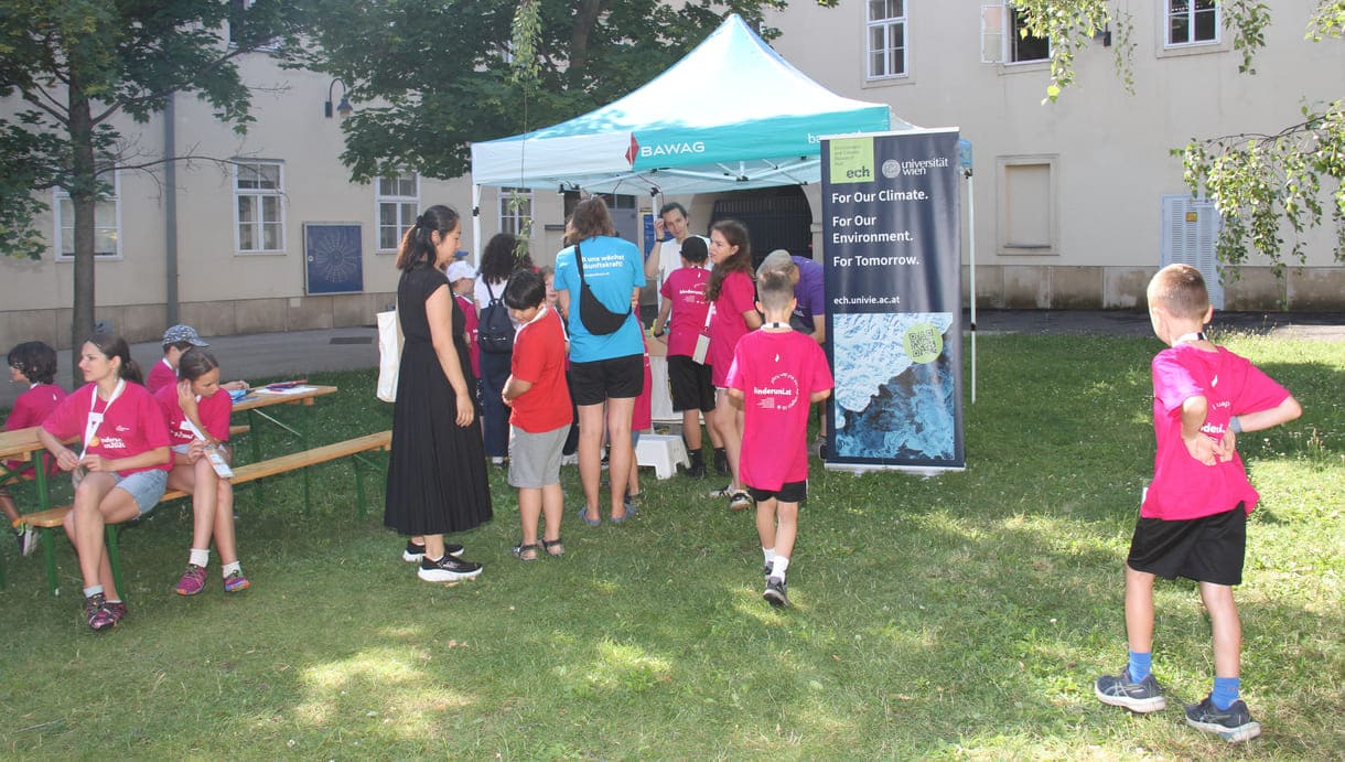 Beim Zelt des Hauptsponsors geht's um verschiedene Wissenschaftsgebiete und deren Vernetzung