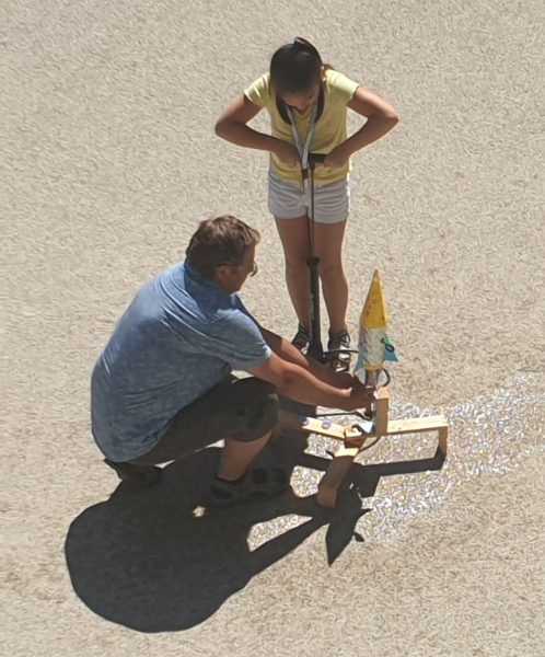 Kinder lassen "Raketen" steigen