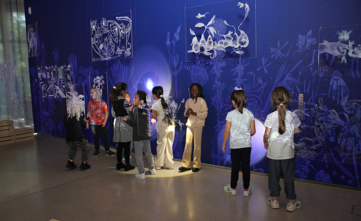 Ausstellungsobjekte animieren zu eigenen Schattenspielen