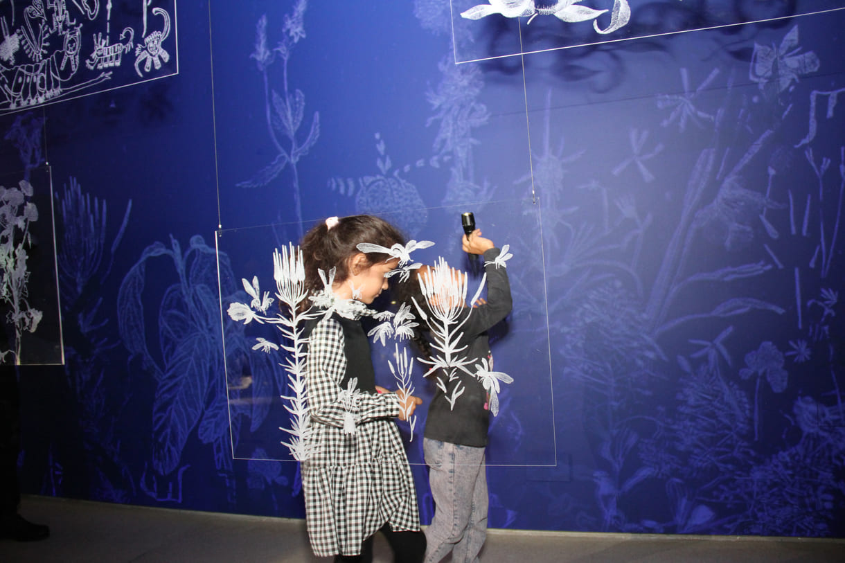 Ausstellungsobjekte animieren zu eigenen Schattenspielen
