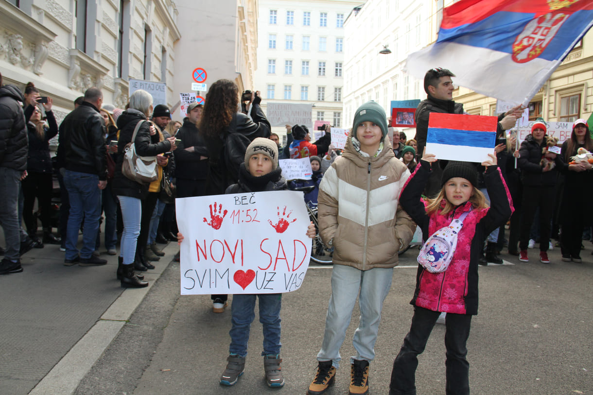 Kinder trauern um Alterskollegin und protestieren