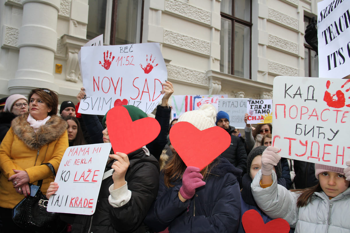 Kinder trauern um Alterskollegin und protestieren