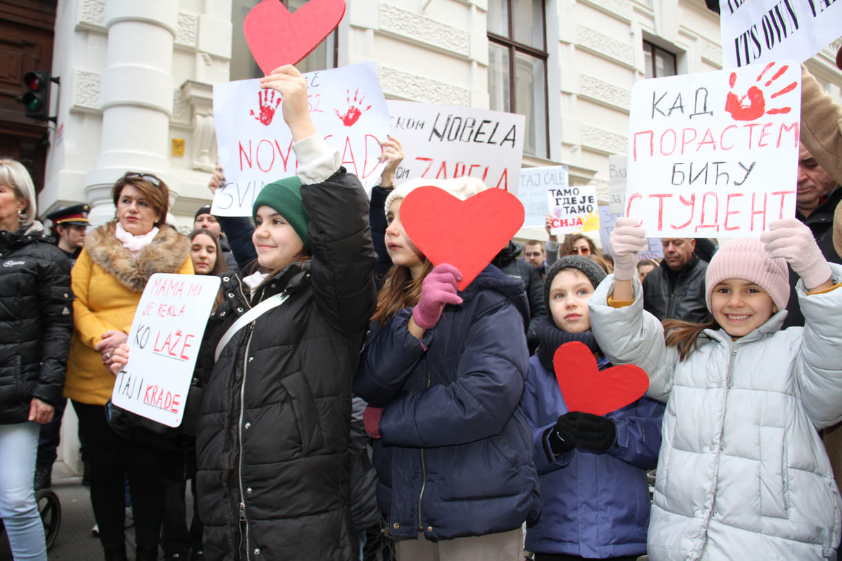 Kinder trauern um Alterskollegin und protestieren